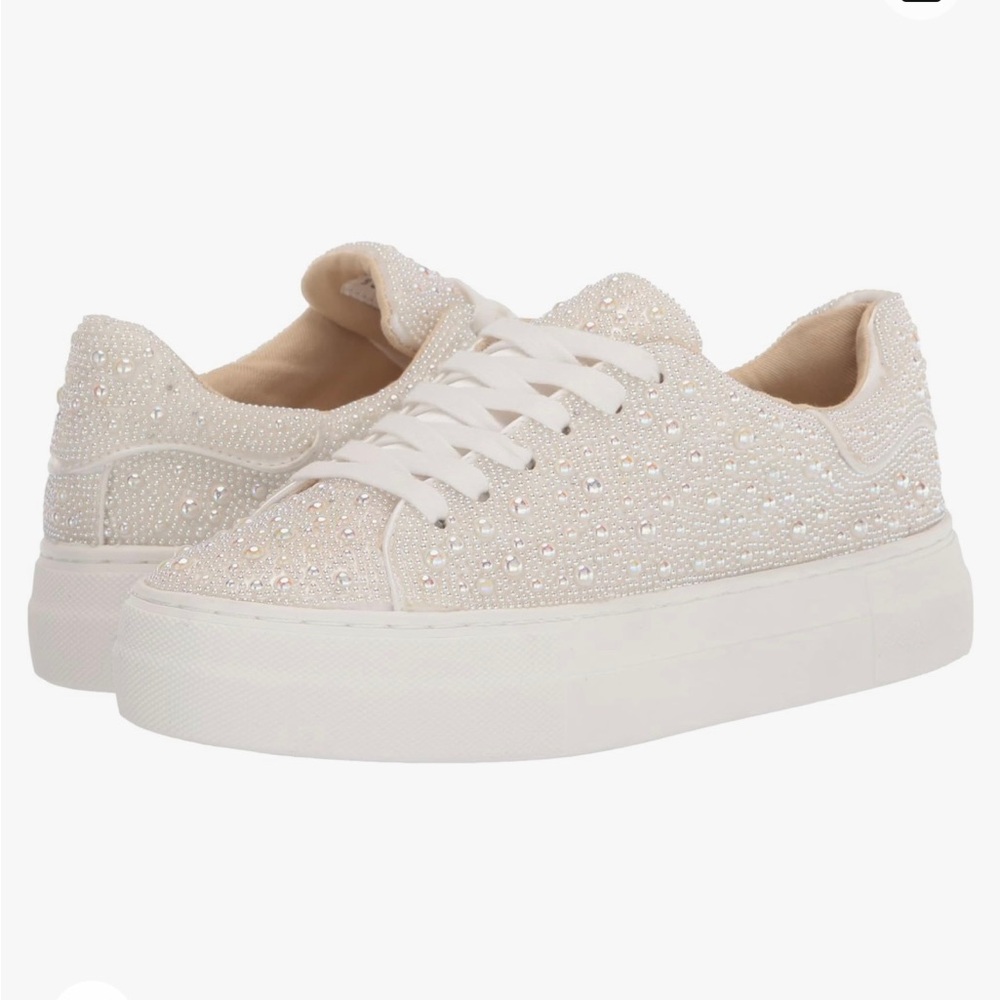 Betsey Johnson Women's Sidny Sneaker, size 7.5